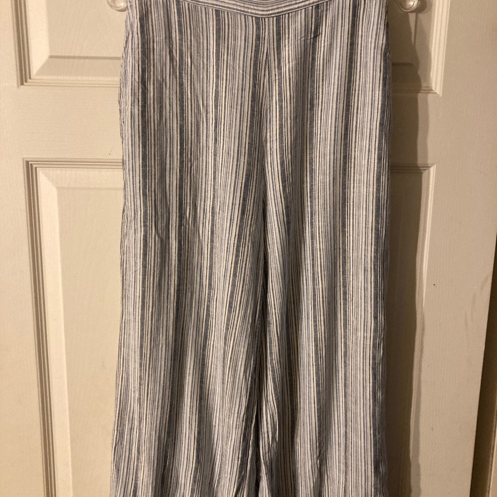 Cloth & Stone 30% Linen Striped pants.  Size medium.  Blue/white.